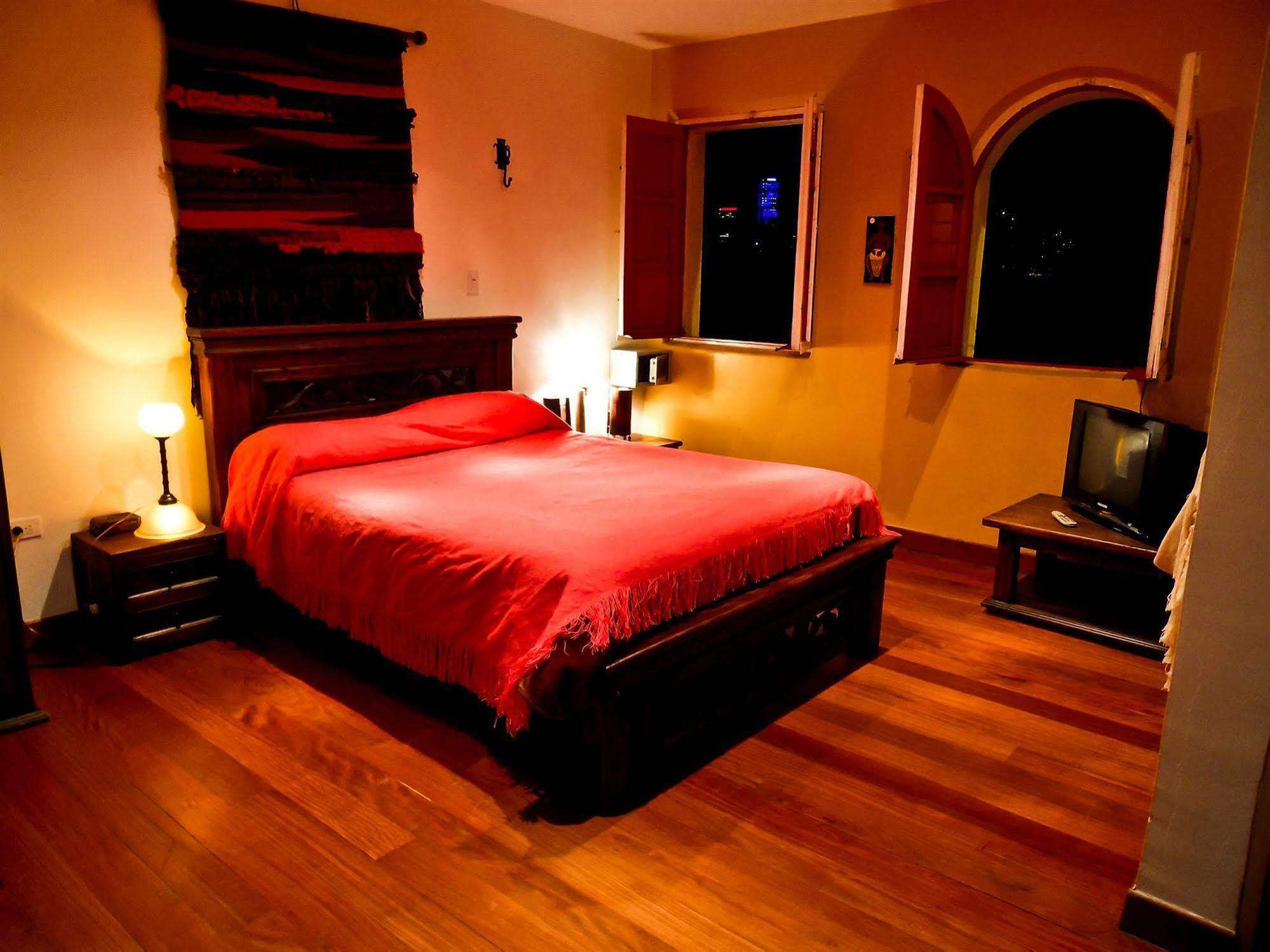 Bed&Breakfast Chorro De Quevedo Богота Экстерьер фото